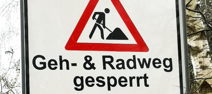 Schild mit der Aufschrift Geh- und Radweg gesperrt