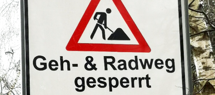Schild mit der Aufschrift Geh- und Radweg gesperrt an der Glückauf-Trasse