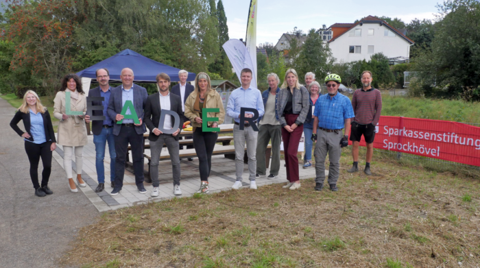 Mitglieder von Ennepe-Zukunft-Ruhr informieren sich über LEADER-Projekt an der Trasse